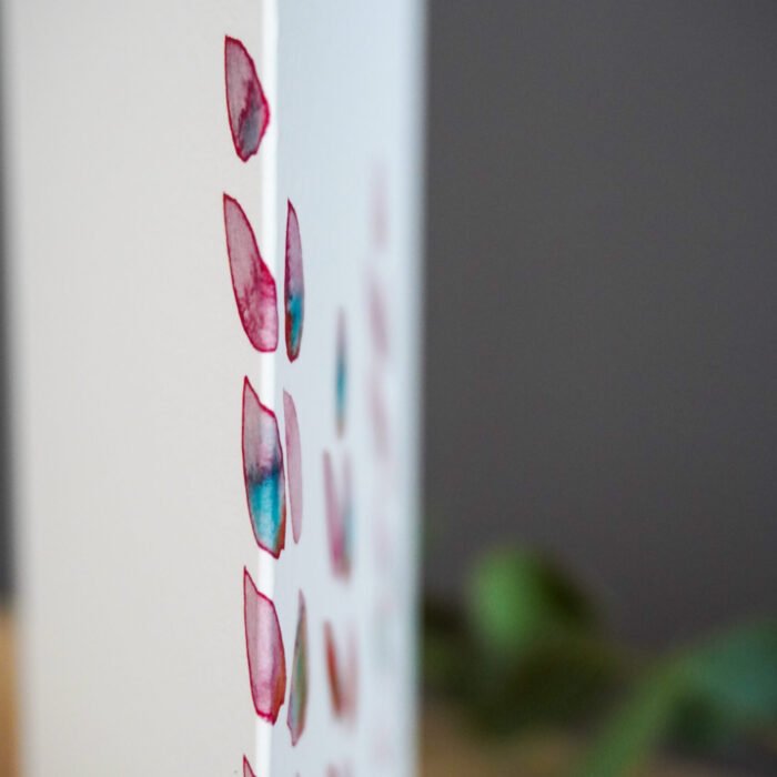 Trys rožiniai lapeliai